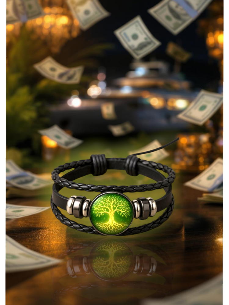 Pulsera BRAVYA sobre un fondo de dinero y riqueza